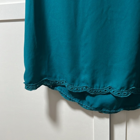 Teal Lace Detailed Neck Line with Scalloped Lace Bottom and Gold Zippered Back - Picture 4 of 6